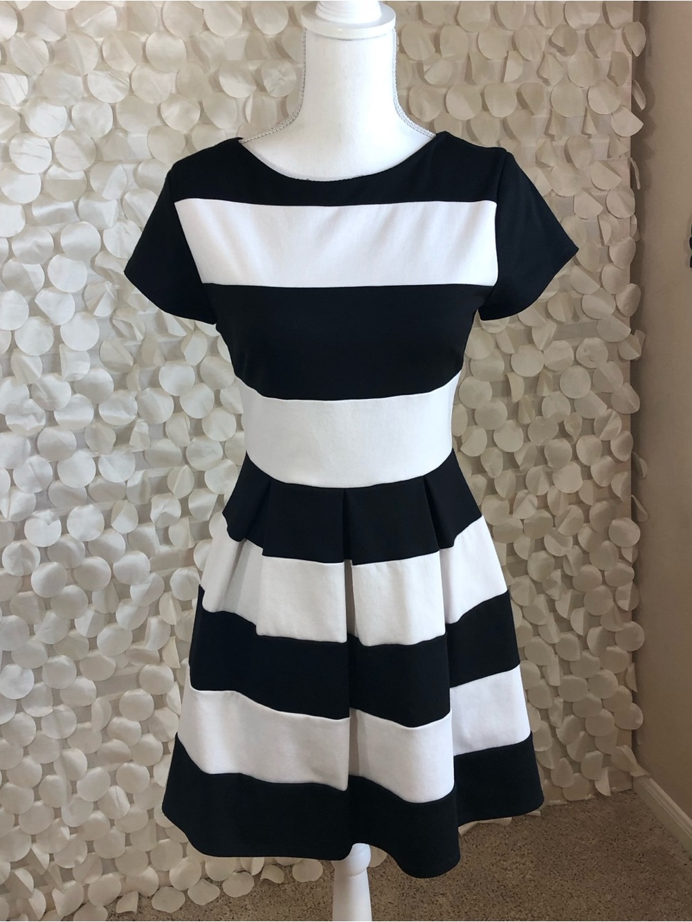 🖤 B. Darlin Black & White Striped Fit & Flare Dress - Size 7/8